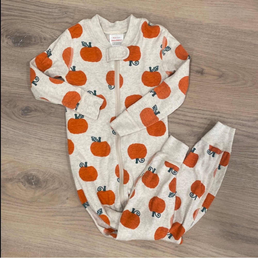 Hanna Andersson pumpkin oatmeal orange Halloween pajamas zip sleeper 3T